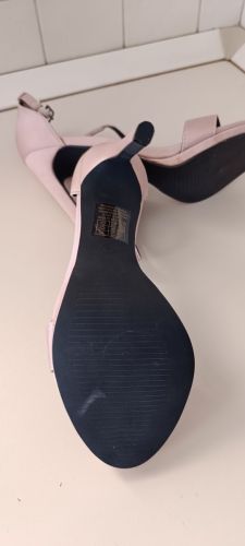 nude πέδιλο