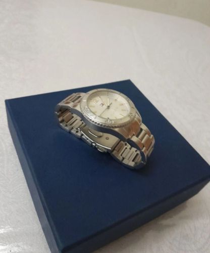 Γυναικείο ρολόι ΤOMMY HILFIGER σε άριστη κατάσταση